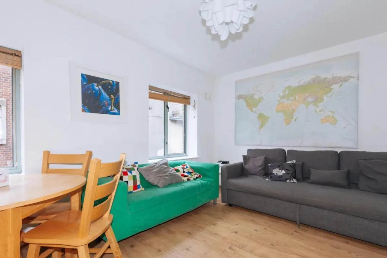 Cosy 2Bd Flat In The City Centre - Temple Bar Dublin 0*,  Ireland
